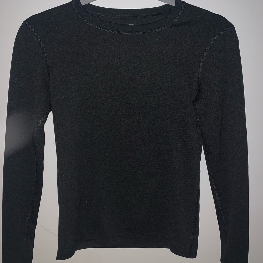 Black athletic long sleeve t-shirt